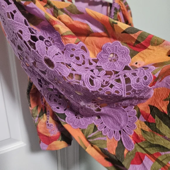 Farm Rio Lilac Mango Macaws Blouse. - Picture 2 of 11